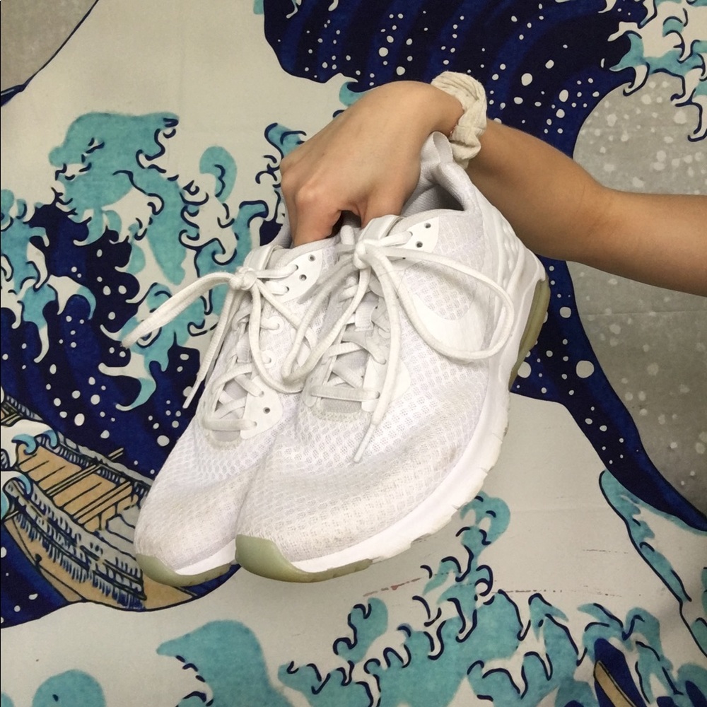 white nike air sneakers